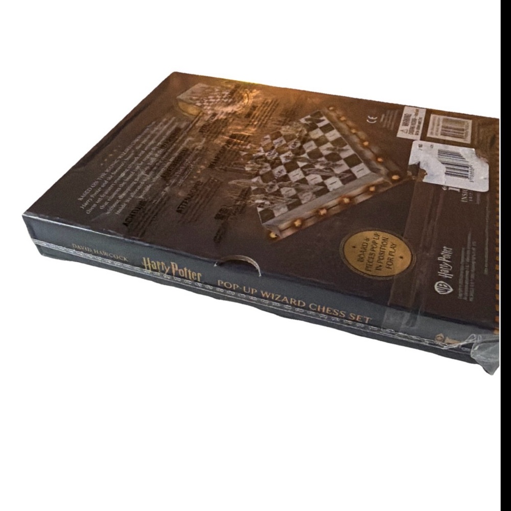 Harry Potter: The Pocket Pop-Up Wizard Chess Set by Insight Editions. Sealed. - Picture 8 of 9